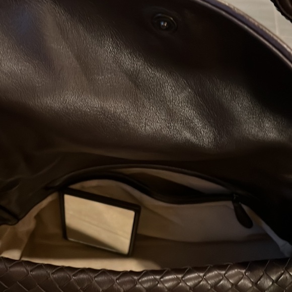 Bottega Veneta intrecciato leather shoulder bag dark brown, suede lining. - Picture 9 of 16